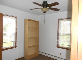 201 Adams St, Hills, IA 52235