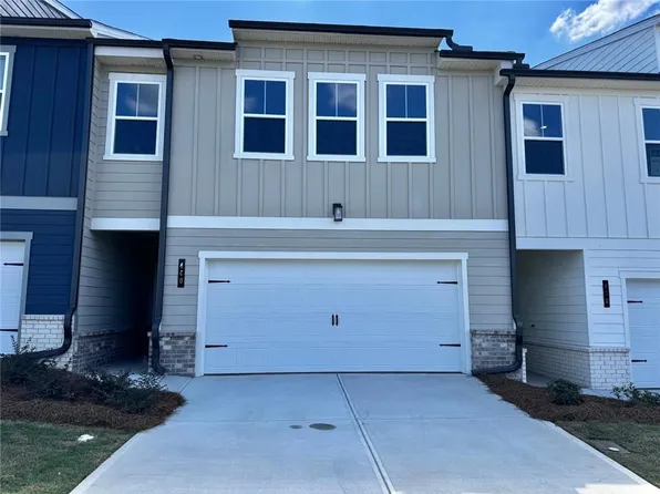 440 Point Place Dr, Loganville, GA 30052