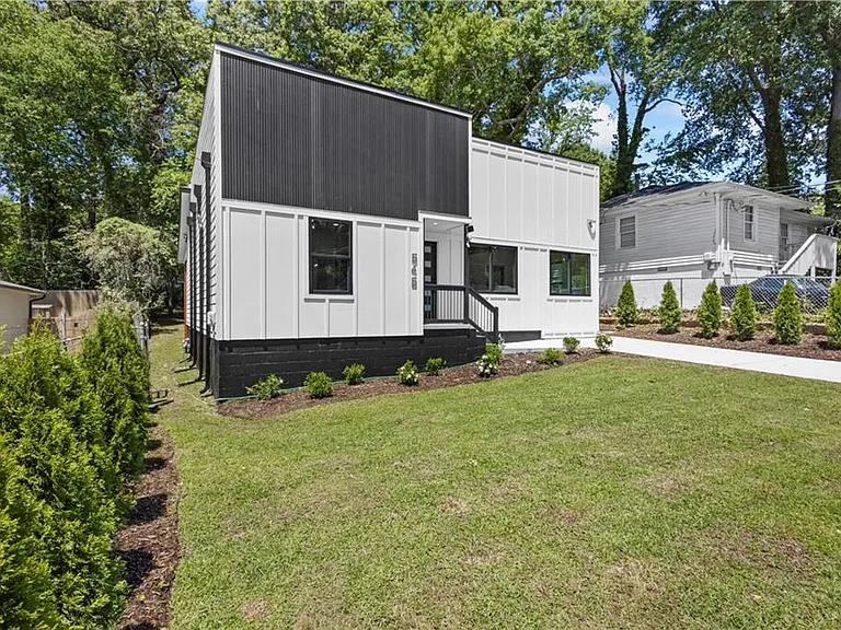 646 Robert St NW — Photo 3