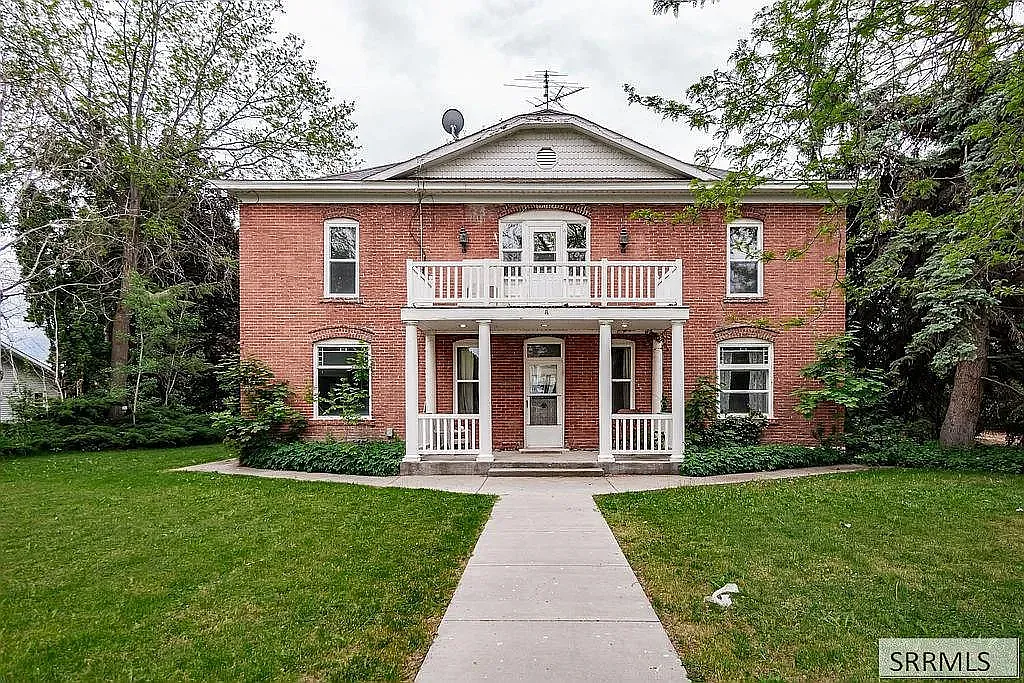 7 bed, 3600 sqft, $2,500 — Photo 1