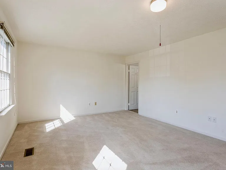 8 Tatler Pl — Photo 20