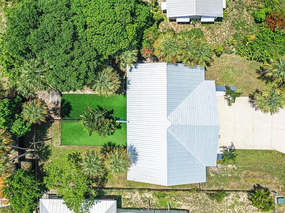 5th image of 2132 NE Pelican Terrace
