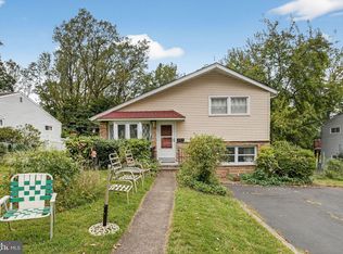 204 Cowbell Rd, Willow Grove, PA 19090