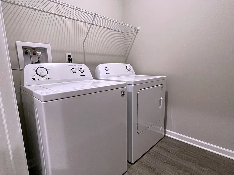 Orchard Grove Apartments — Photo 37