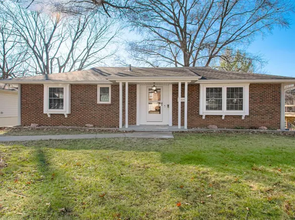 18005 E Redwood Dr, Independence, MO 64056