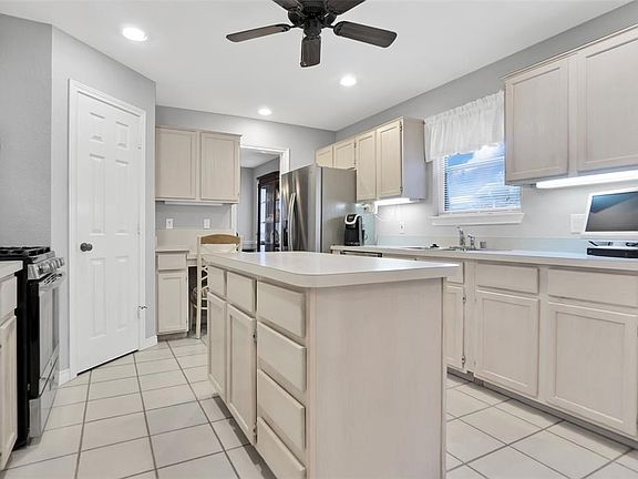 2nd image of 1305 Shores Blvd