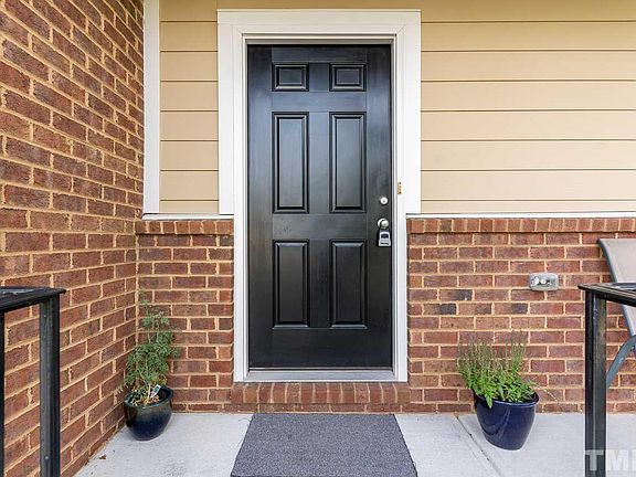 3rd image of 1015 Magnolia Leaf Ct