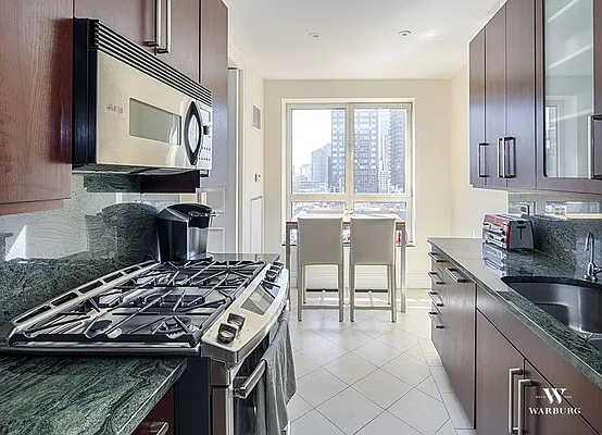 Rented by Warburg | media 12