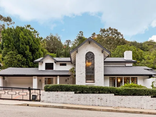 1060 Chantilly Rd, Los Angeles, CA 90077