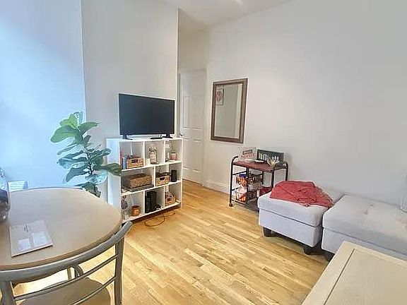 2nd image of 1229 1st Ave APT 20