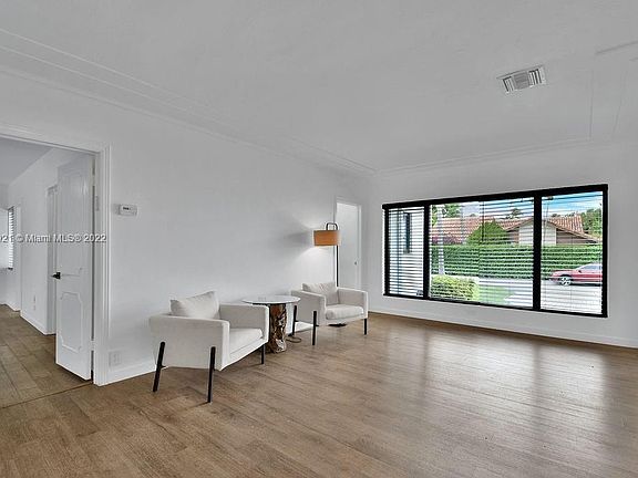 5th image of 147 Camden Dr #1