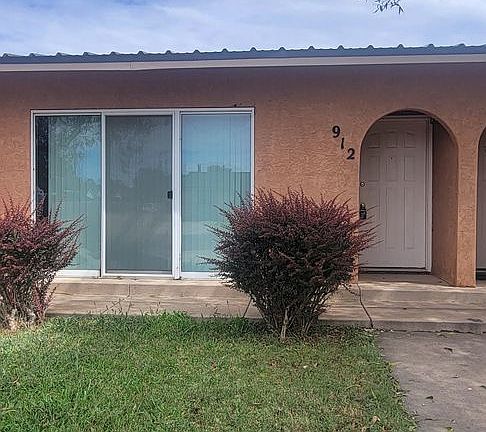 3rd image of 910-920 Fairmont Ct #912