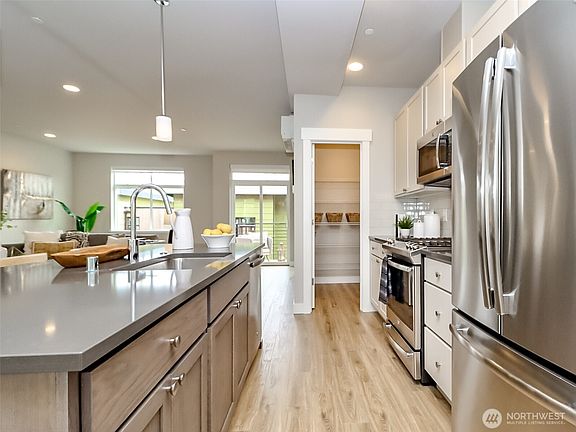 5th image of 16013 1st Avenue NE