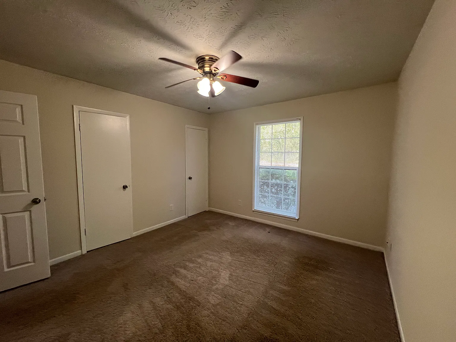 2711 Fairlee Dr. — Photo 4