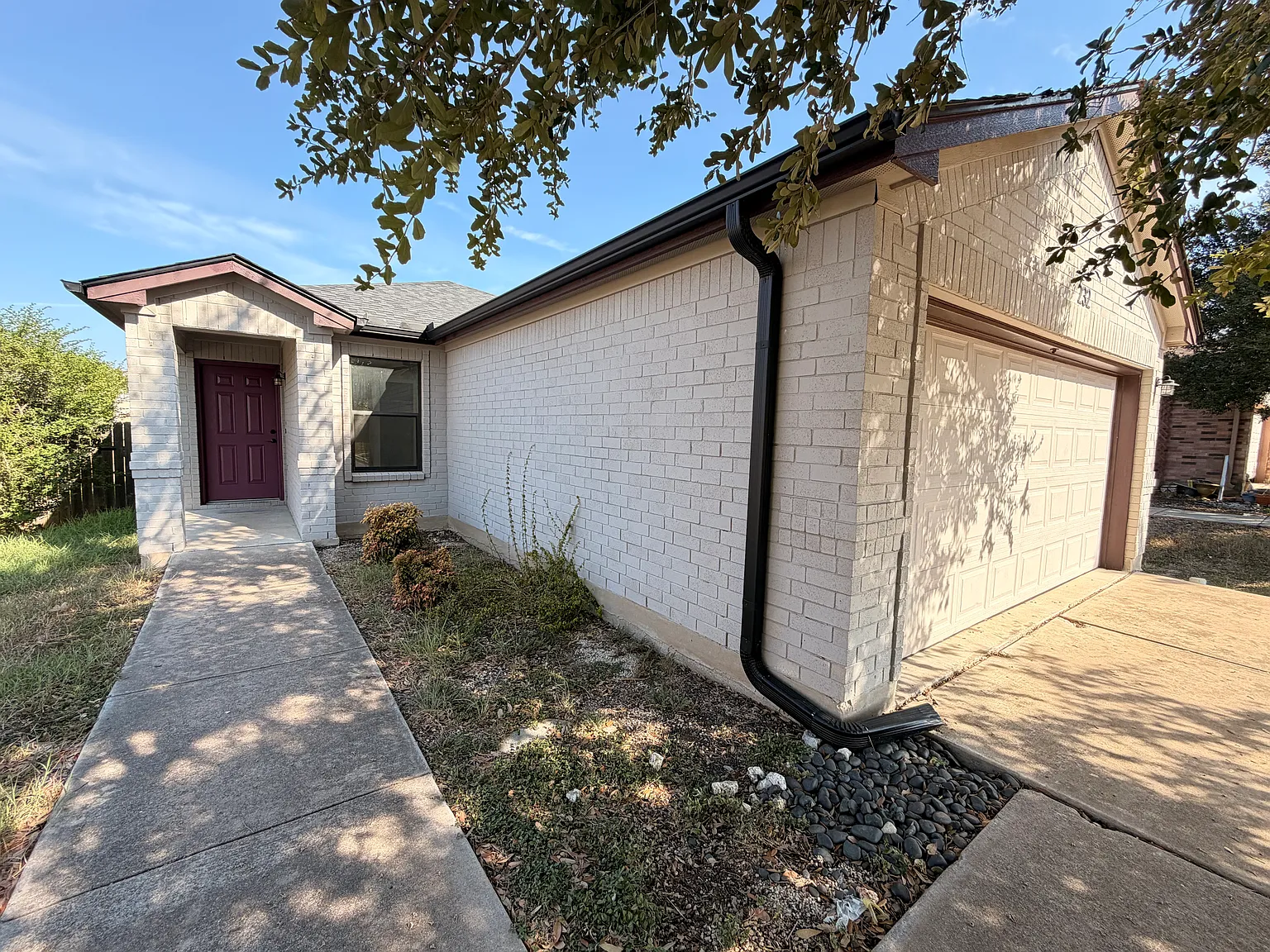 4 bed, 1364 sqft, $1,800 — Photo 2