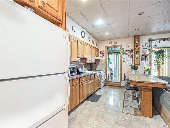 3rd image of 7351 70th Street