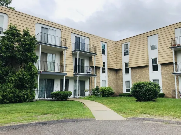 6 Shadowbrook Ln APT 36, Milford, MA 01757