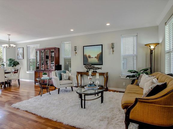 3rd image of 306 Creekside Village Dr