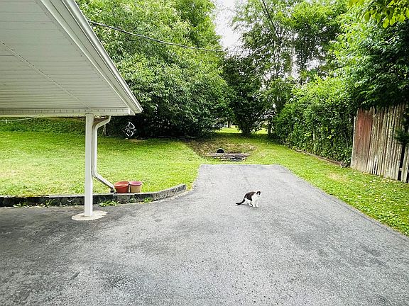 5th image of 37 Amber Hill Dr