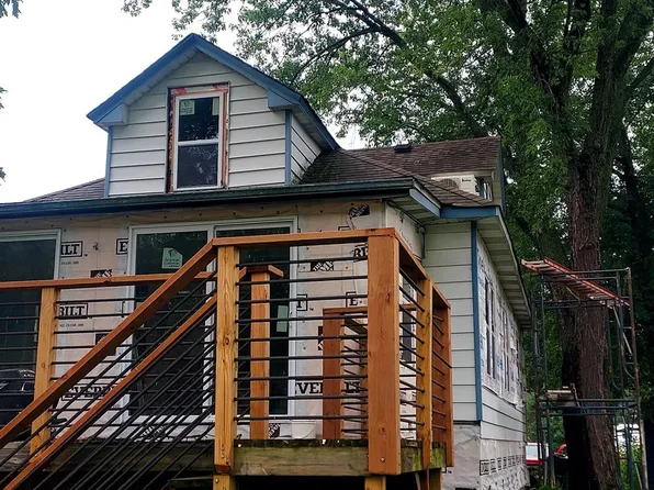 24689 N Fox River Dr, Cary, IL 60013