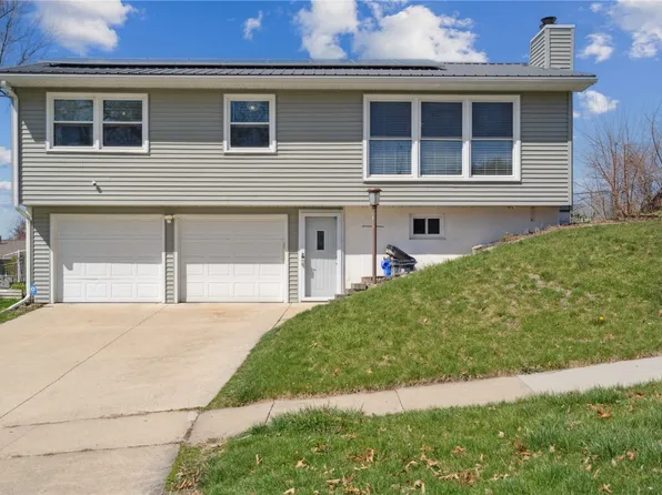 1638 26th St NW, Cedar Rapids, IA 52405