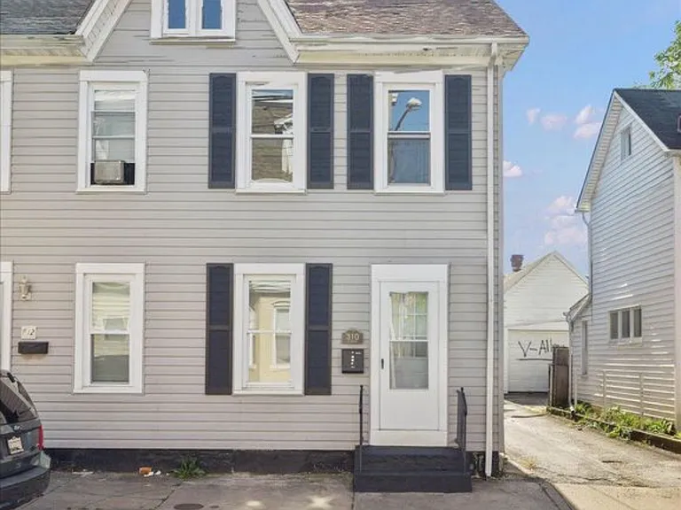 310 N Locust St — Photo 1
