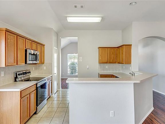 4th image of 2120 Deniro Dr