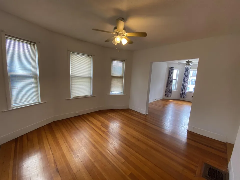 59 Conwell Ave #2