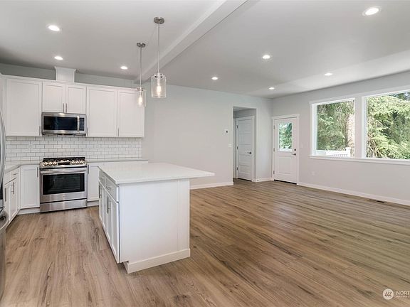 Bright open Kitchen Great room / living area>