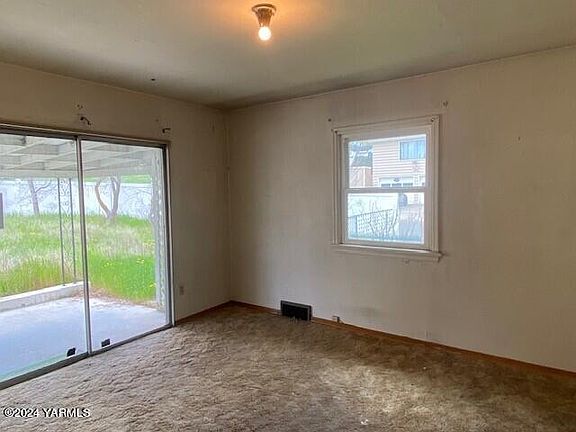 3rd image of 2218 Tieton Dr