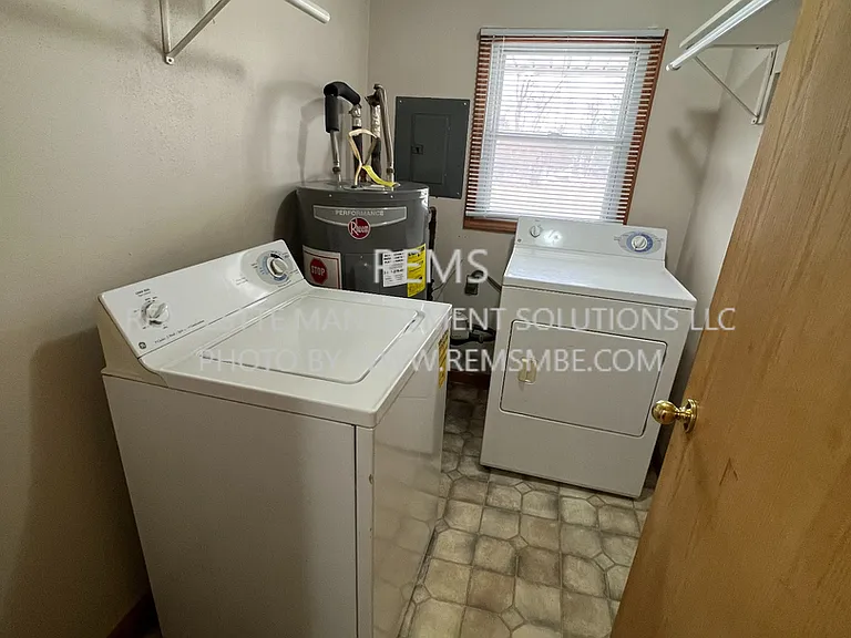 151 W Adams St #1 — Photo 2