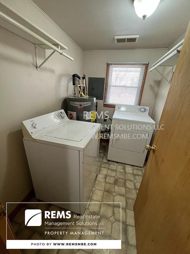 Building Photo - 151 W Adams St #1