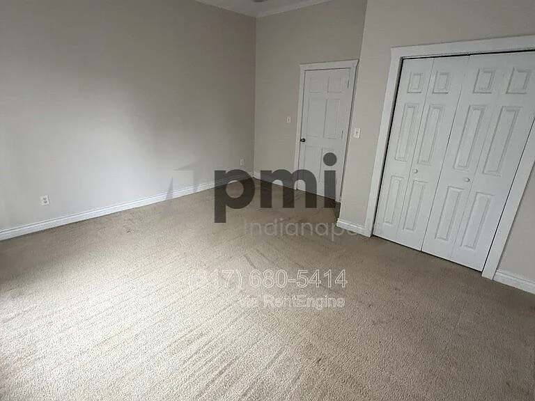 233 N East St — Photo 41