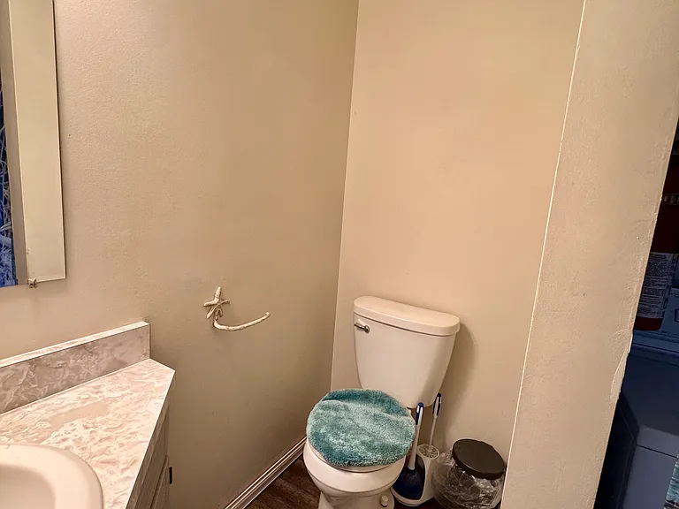 Main Level - 1/2 Bathroom