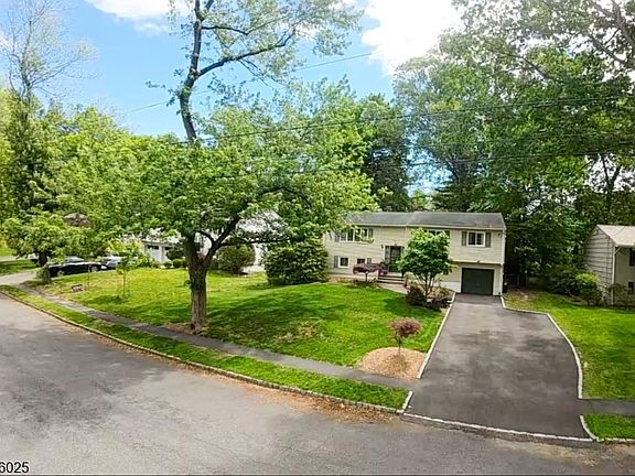 2nd image of 62 Trocha Ave