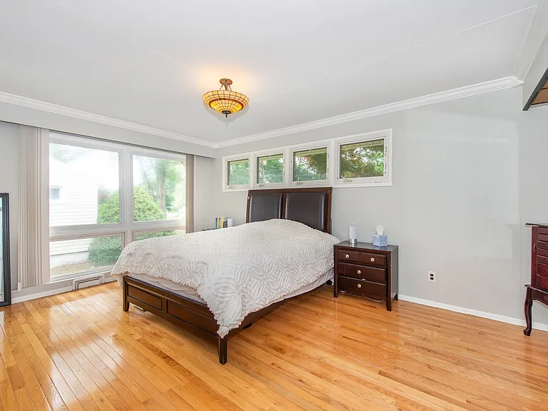 22 Roosevelt Ave — Photo 12