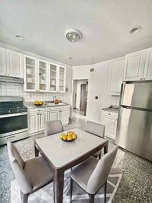 Rented by Luxian International Realty LLC | media 4