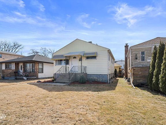 3rd image of 6949 W Montrose Ave