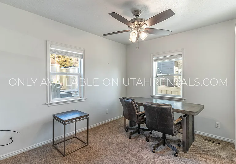 976 Briar Ave #UP — Photo 16