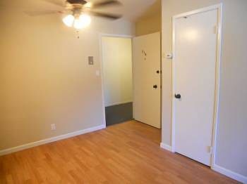 1st image of 940 Linden Ave APT 101