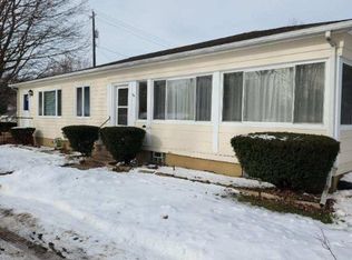 1591 Hubbard Rd, Madison, OH 44057