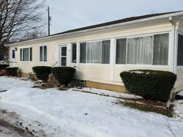 1591 Hubbard Rd, Madison, OH 44057