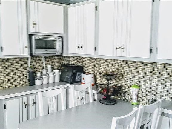Eat-In-Kitchen
