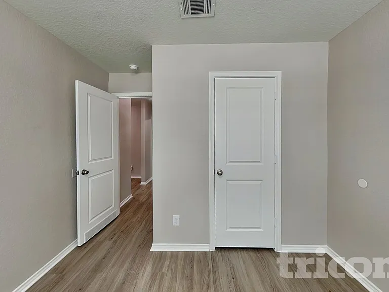 9736 Marbach Brk — Photo 12