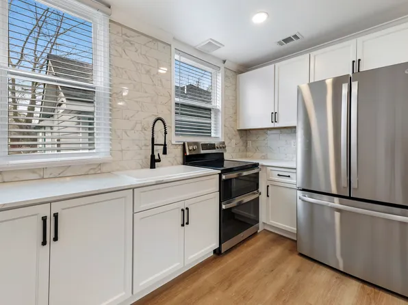 711 W 44th St, Savannah, GA 31405