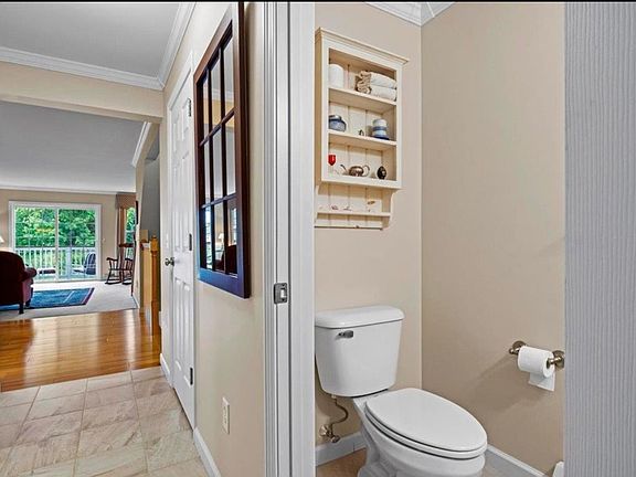 4th image of 32 Ketcham Dr