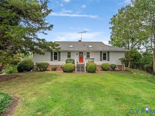 71 Egret Point Dr, Locust Hill, VA 23092