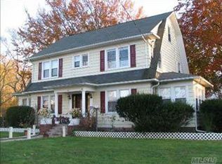 26 Roe Blvd, Patchogue, NY 11772