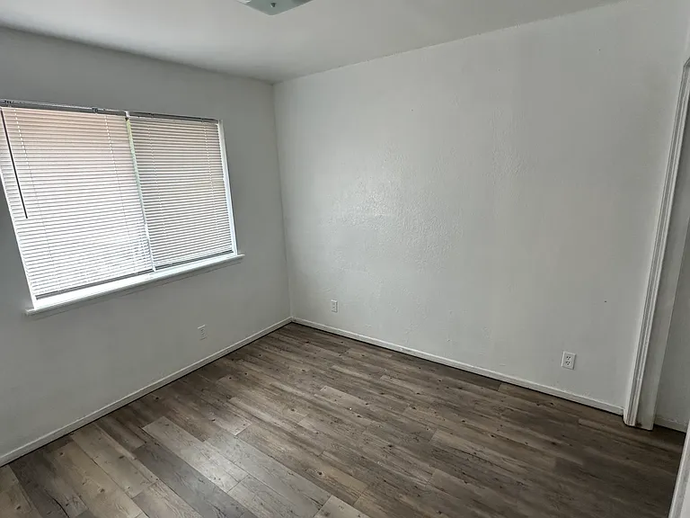 North east bedroom 9 x 10