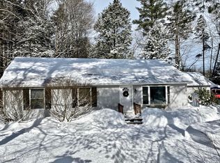 3202 Red Maple Ln, Pocono Pines, PA 18350